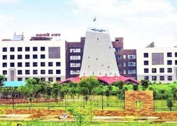 शेरपार-मानपुर-कोहका सड़क के अधूरे और गुणवत्ताहीन निर्माण कार्यों तथा उखड़ी सड़क पर ठेकेदारों को नोटिस, पीडब्ल्यूडी ने 15 दिनों में मांगा जवाब
