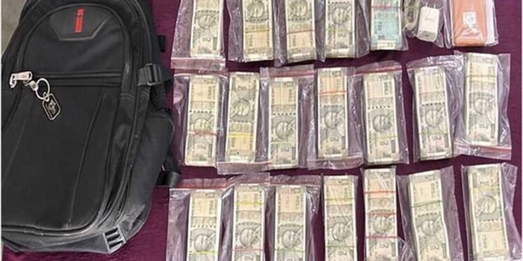 जीआरपी विदिशा ने मेमो ट्रेन में 10 लाख रुपये से भरे बैग की चोरी का किया खुलासा