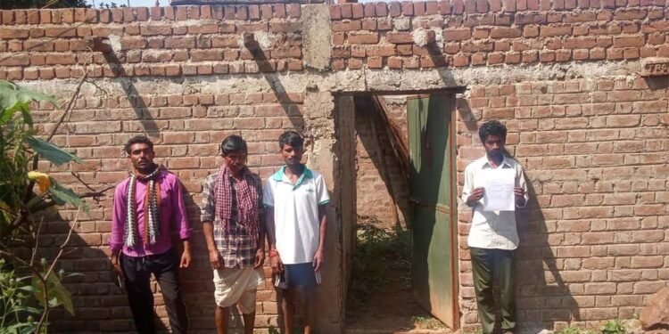 पीएम जनमन आवास में ठगी, ठेकेदार पर FIR दर्ज