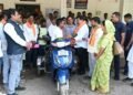 उप मुख्यमंत्री विजय शर्मा ने दिव्यांग धनीराम यादव को प्रदान की स्कूटी, आवागमन होगा आसान