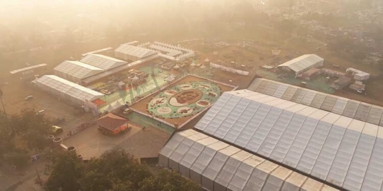 बस्तर के लालबाग में वनोपज से सजी 20,700 वर्गफीट की भव्य रंगोली ने रचा विश्व रिकॉर्ड, राष्ट्रपति  द्रौपदी मुर्मु ने किया अवलोकन