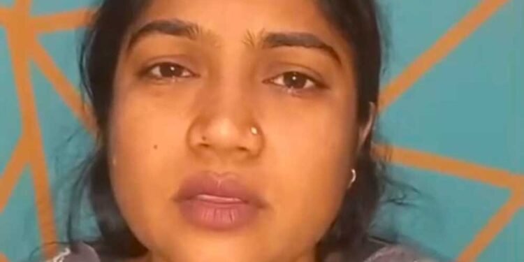 दिव्यांग सहायता योजना से संकट की घड़ी में मिला संबल, बच्चों का भविष्य संवारने में जुटीं रोशनी