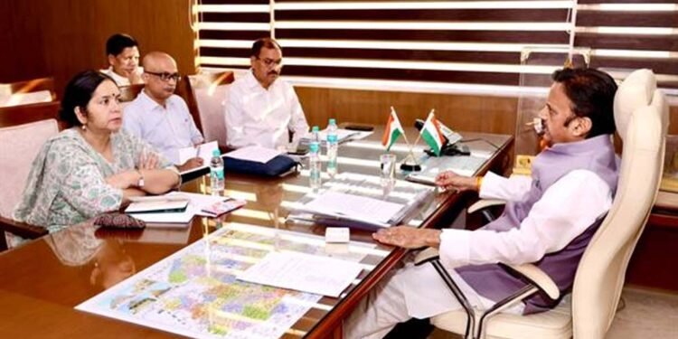 स्वास्थ्य सेवाओं में लापरवाही बर्दाश्त नहीं: डिप्टी CM शुक्ल