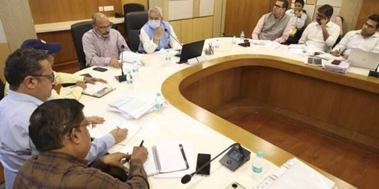 रबी सीजन और दीपावली के लिये निर्बाध विद्युत आपूर्ति करें सुनिश्चित : ऊर्जा मंत्री तोमर