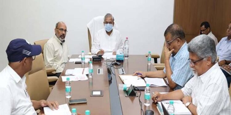 किसानों को रबी सीजन के लिये बिजली की पर्याप्त उपलब्धता सुनिश्चित करें : ऊर्जा मंत्री तोमर